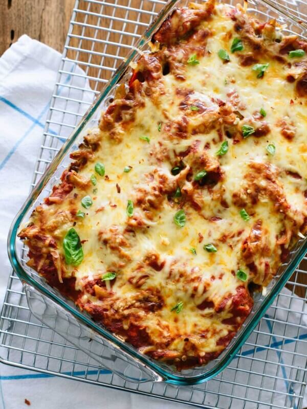 This vegetarian baked ziti recipe is absolutely delicious. Everyone will love this easy weeknight dinner option. cookieandkate.com