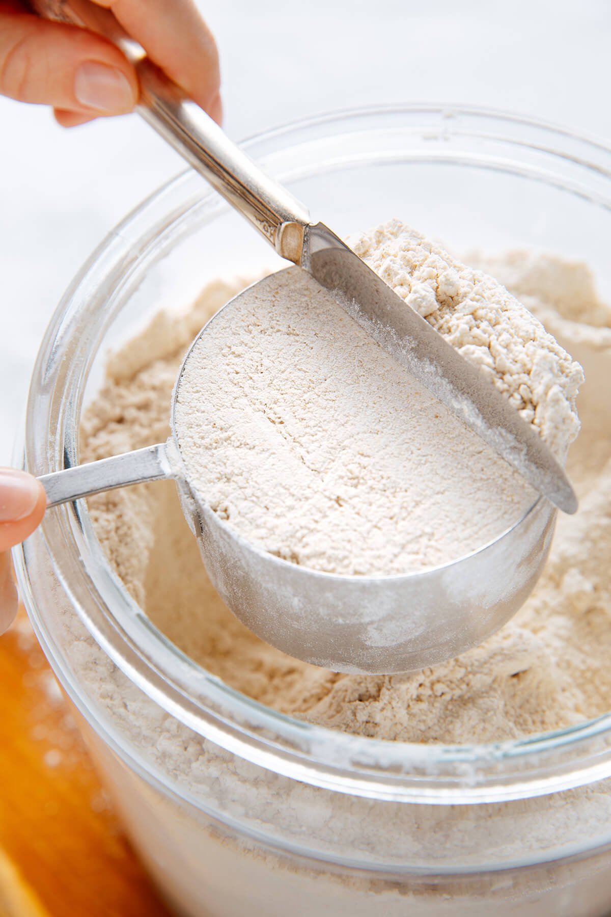 how to level flour with knife